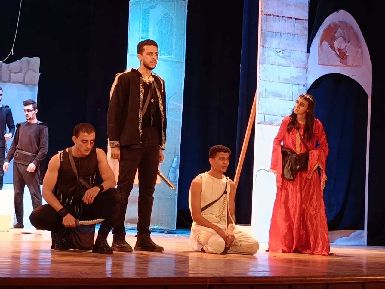 عرض هاملت وأشباحه بملتقى شباب المخرجين.. والليلة حفل الختام بالسامر 